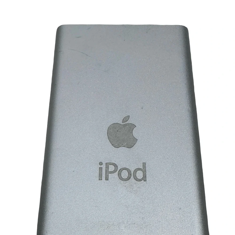 Apple iPod Nano 2nd Gen 4GB Silver A1199 MP3 Silver FOR PARTS REPAIR NO POWER